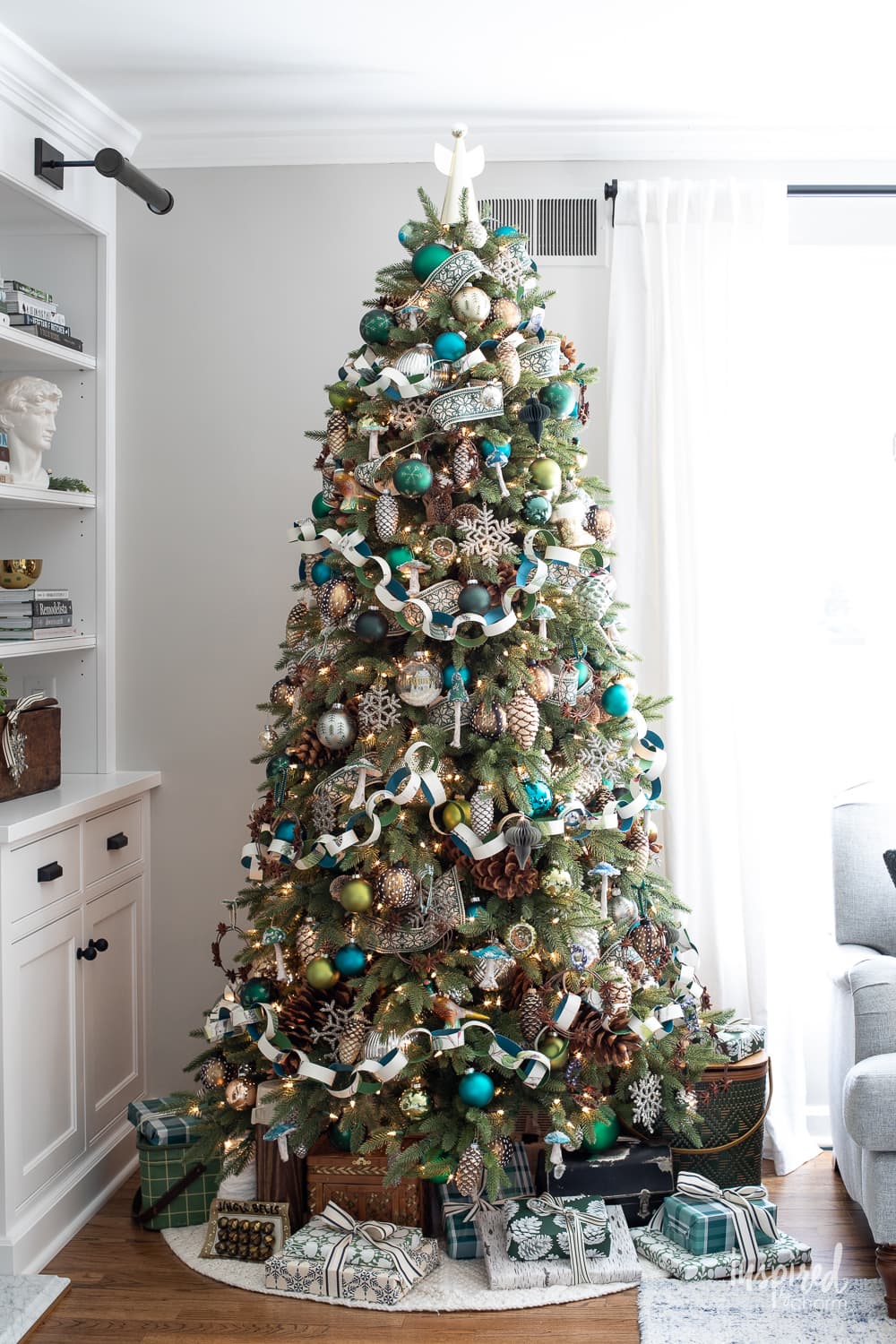 Nature-Inspired Christmas Tree with Handmade Decorations