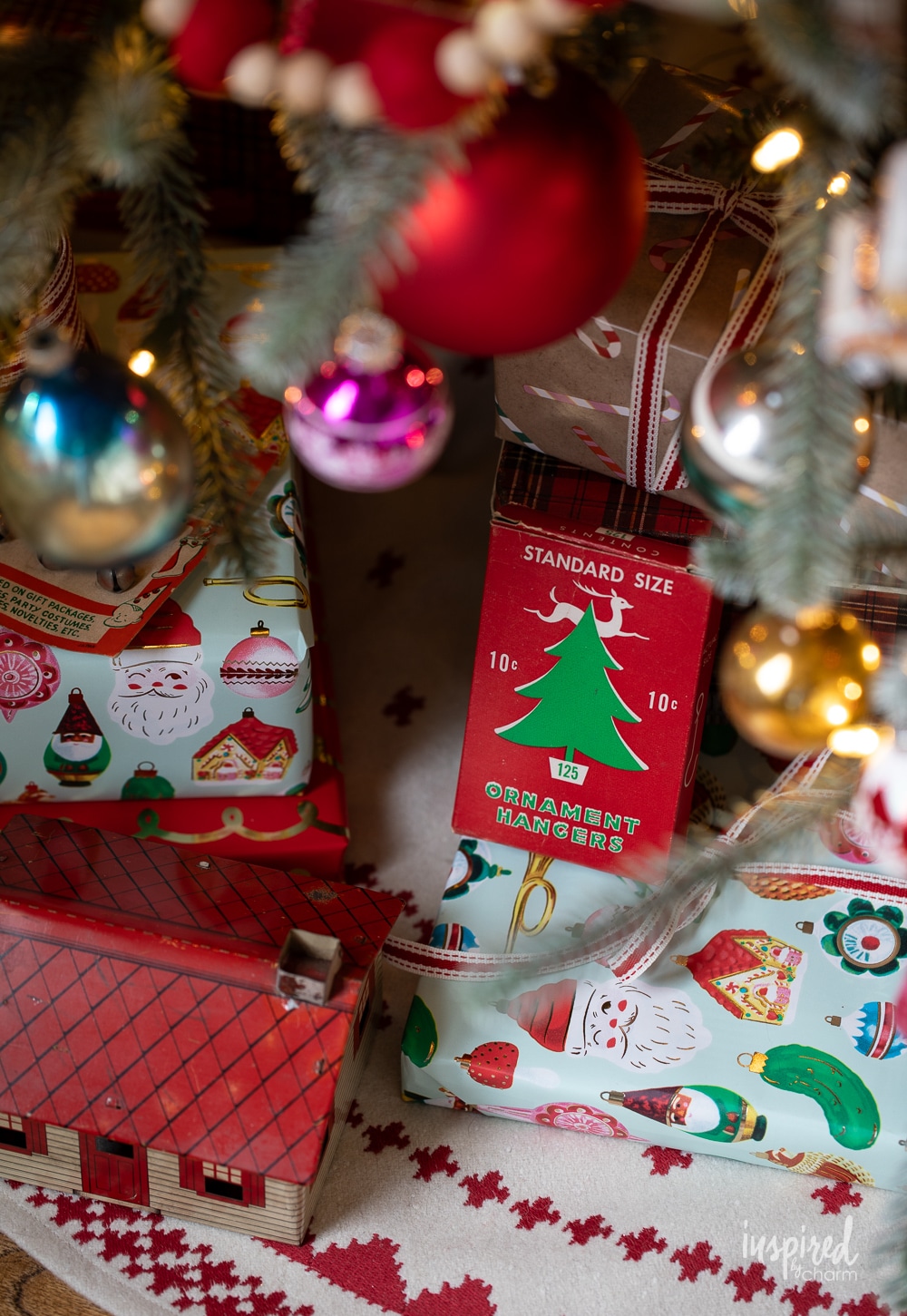 Nostalgic Charm Christmas Tree with Vintage Ornaments
