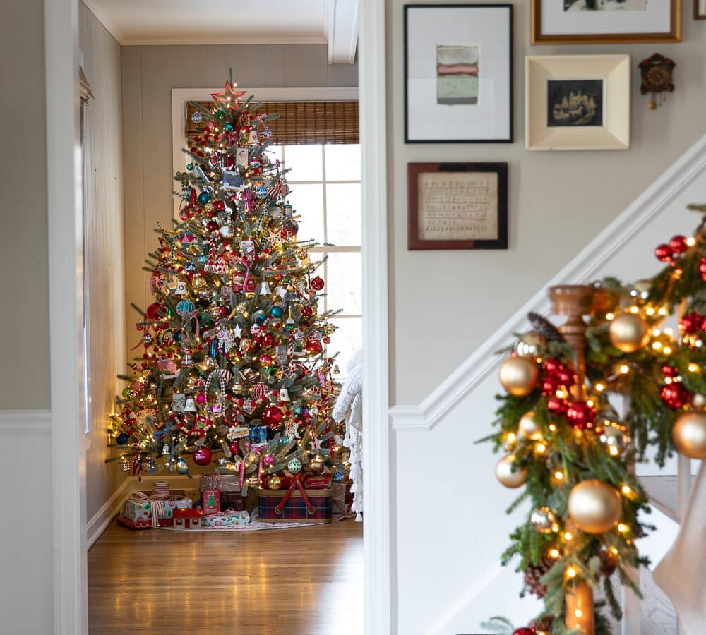 Nostalgic Charm Christmas Tree with Vintage Ornaments