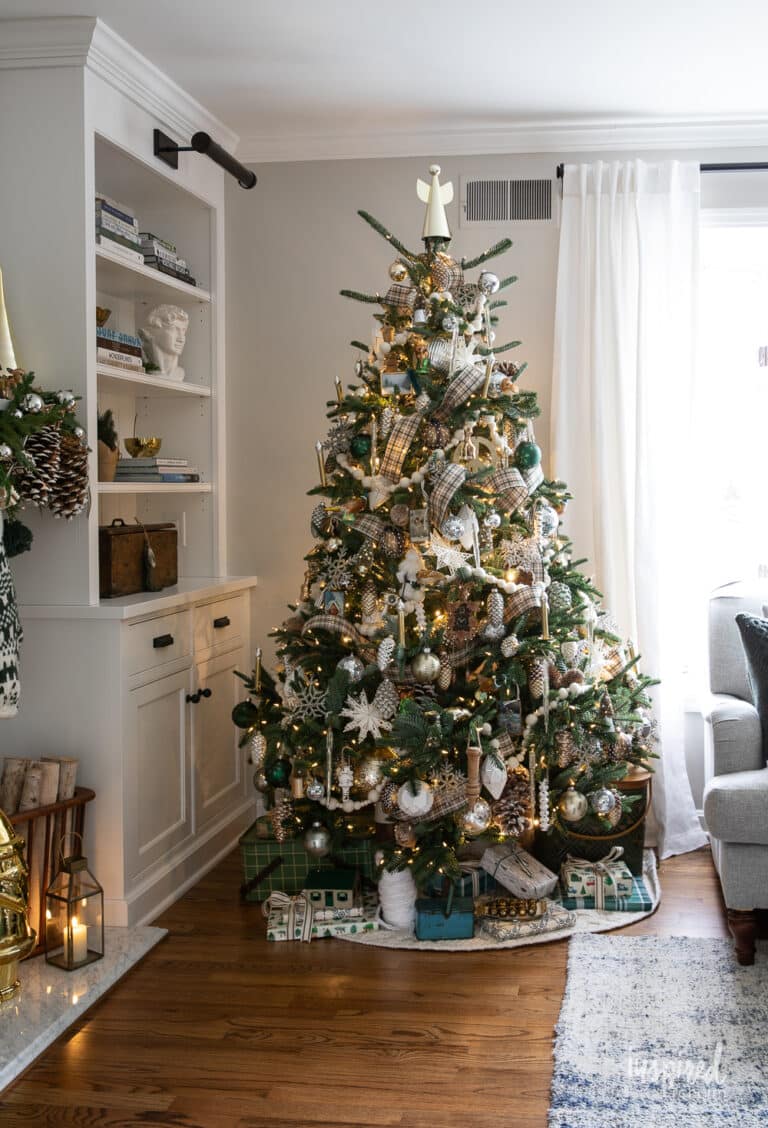 Traditional Woodland Christmas Tree Decor Ideas