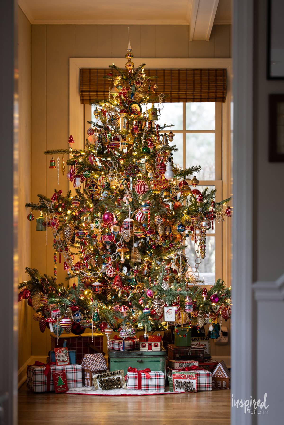 vintage-inspired Christmas tree.