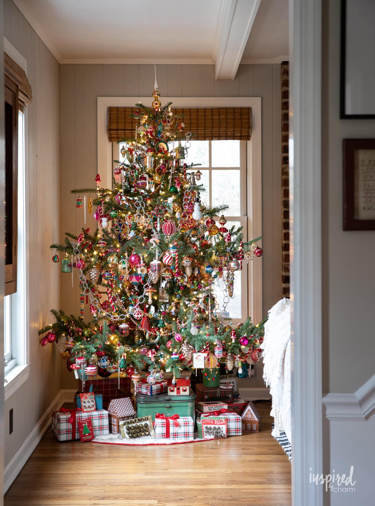 a vintage inspired christmas tree.