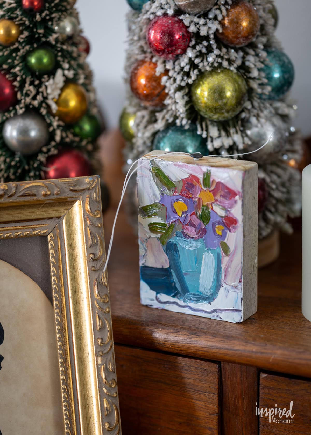 Emily Fox king mini ornament painting.
