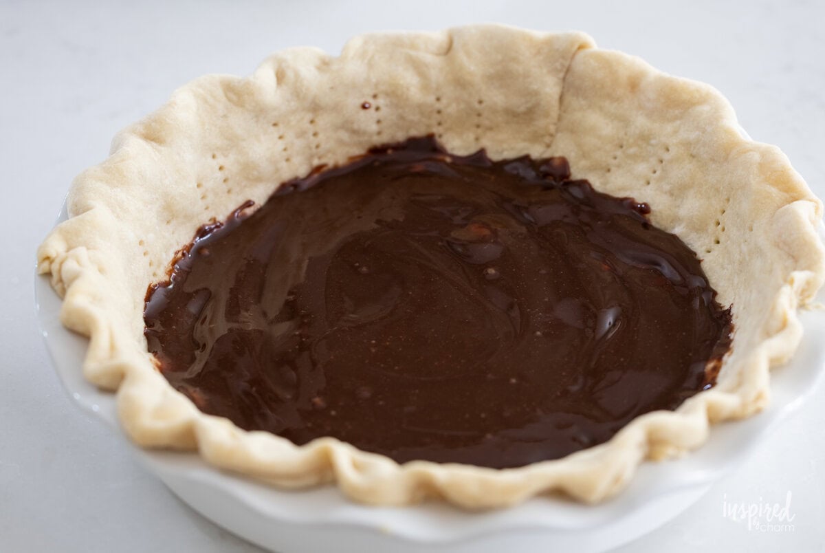 chocolate fudge layer in bottom of pie dish.